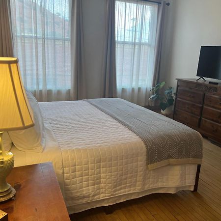 ביסבי Canyon Rose Suites מראה חיצוני תמונה