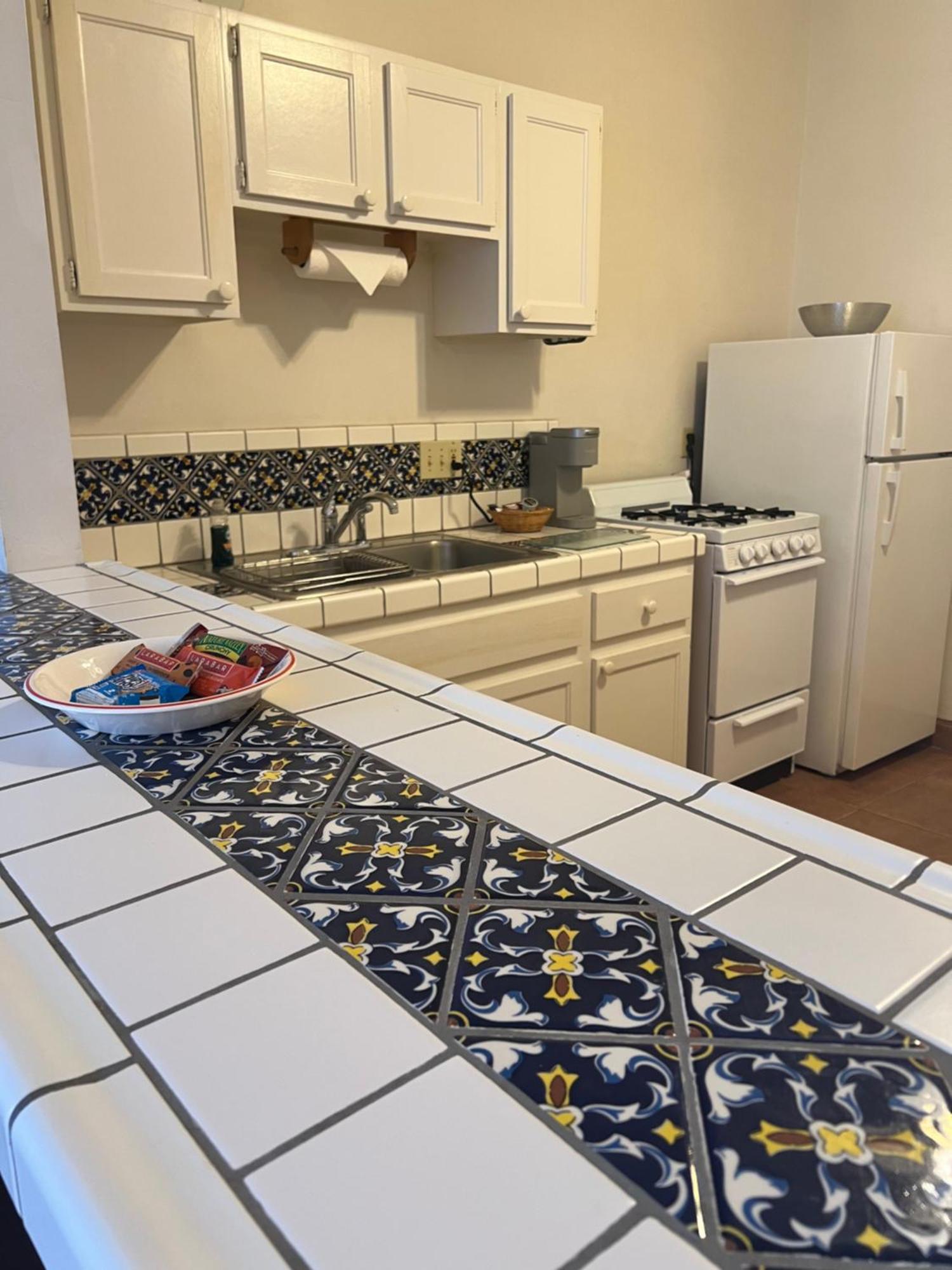 ביסבי Canyon Rose Suites מראה חיצוני תמונה
